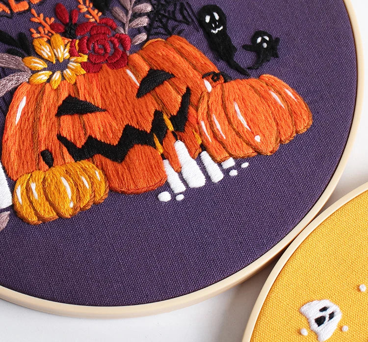 Spooky Halloween Embroidery Kit – Set of 4