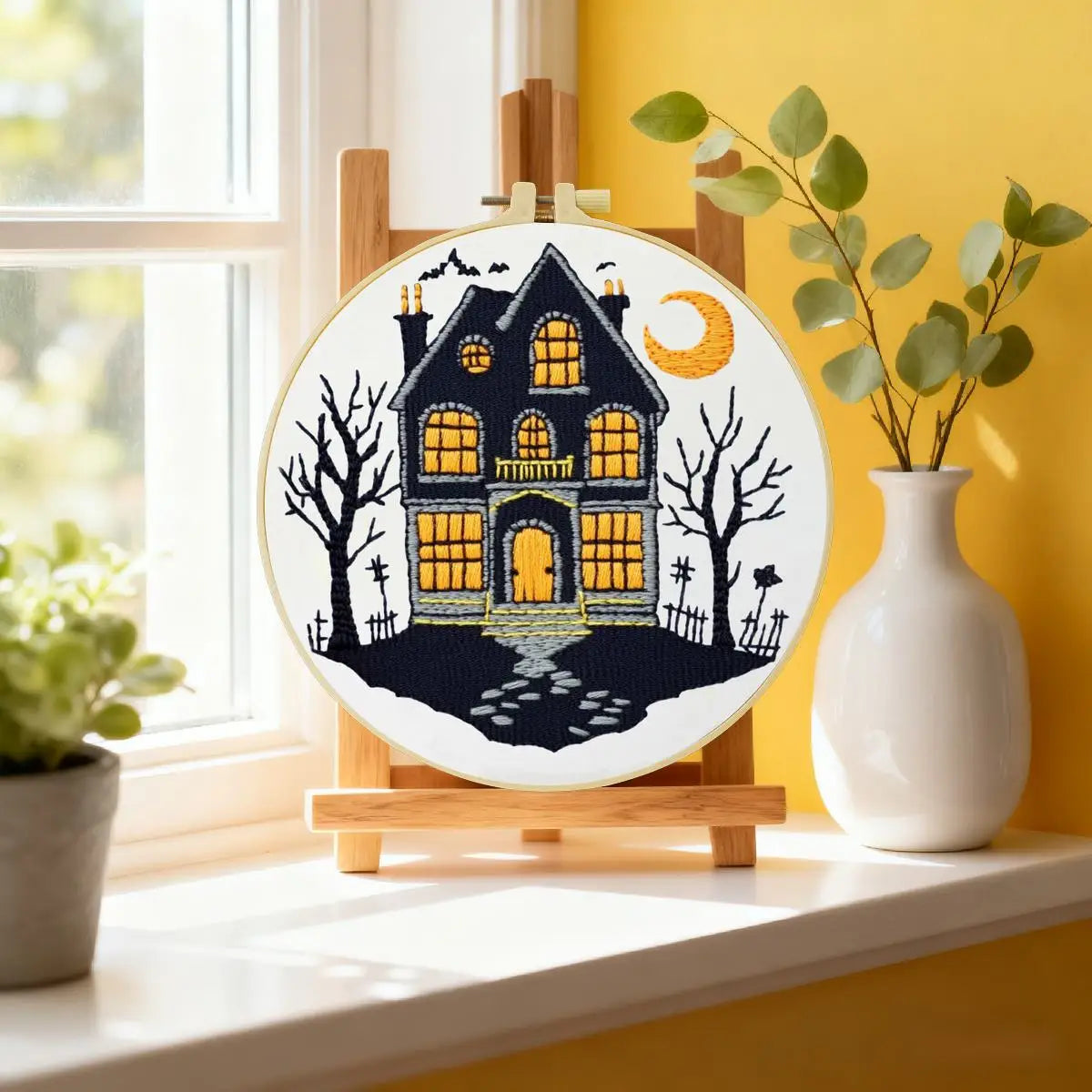 Spooky Haunted House Embroidery KitÎți place această personalitate?